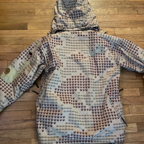 686 x Dragon Limited Edition Snowboarding Jacket - Picture 5 of 5